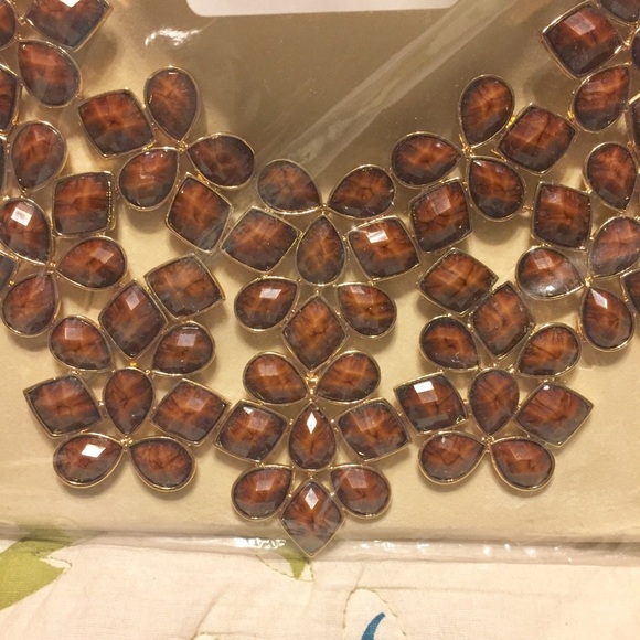 NWT Amrita Singh bib statement necklace faux pearl - Picture 3 of 5